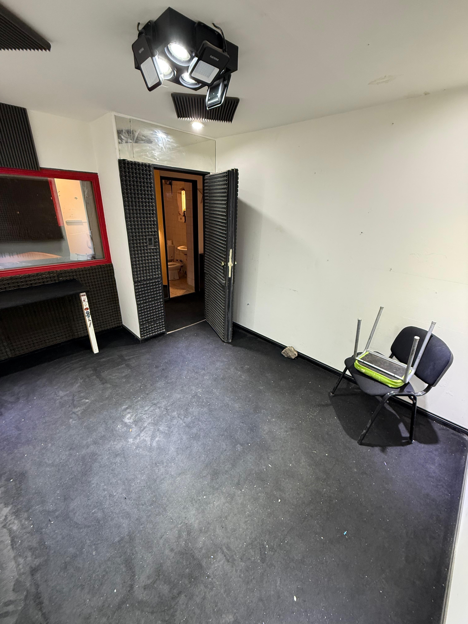 WhatsApp Image 2025-08-30 at 18.29.22 (1)